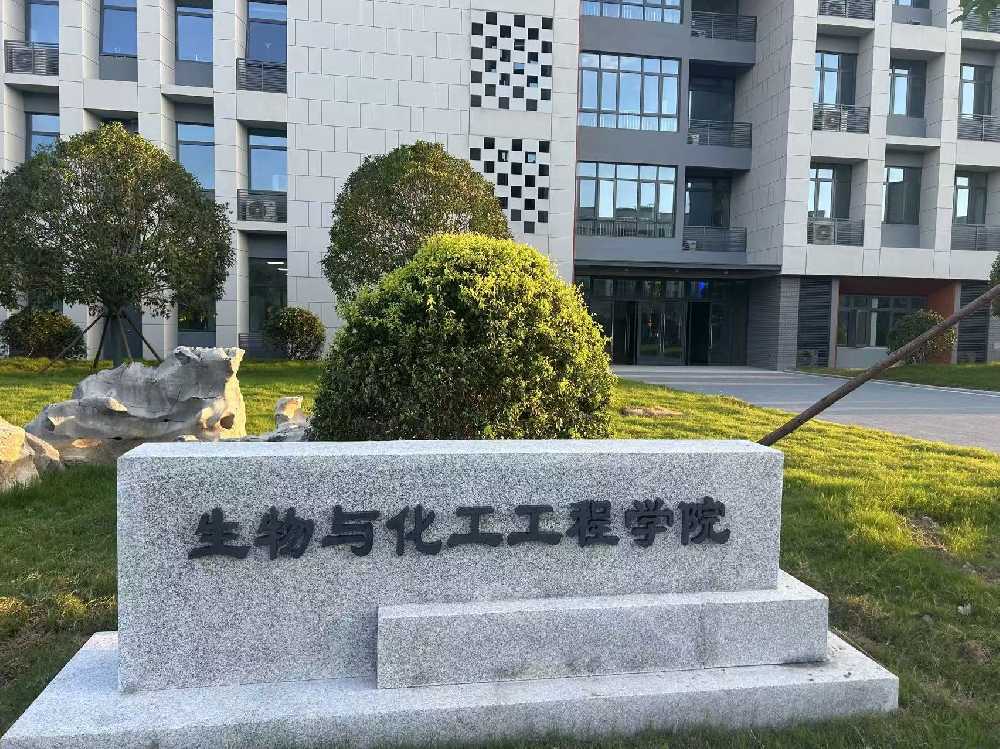 大箐山县扬州职业大学体育场高杆灯项目